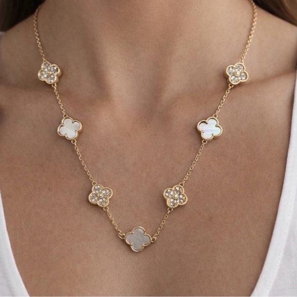 Camila Coelho Jewelry - NWT ⚜️🤍⚜️ Camila Coelho Gorgeous Gold Clover Necklace